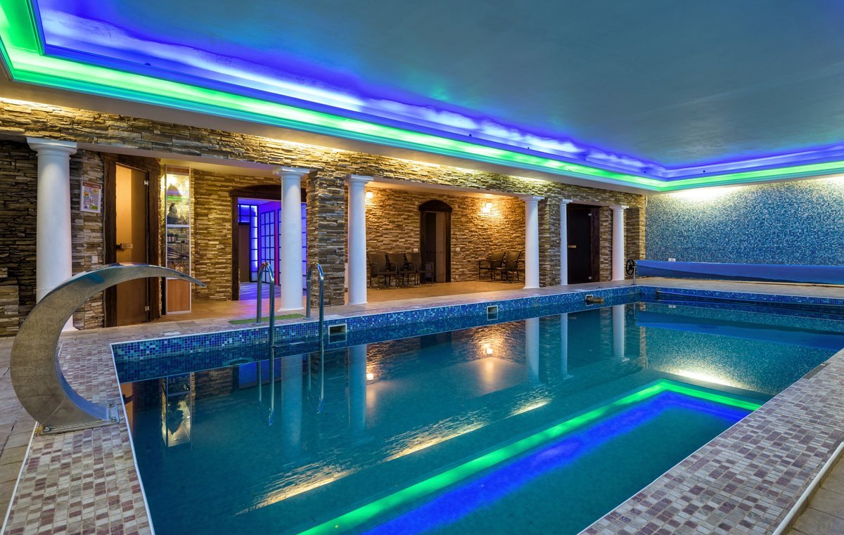 Piscine éclairée